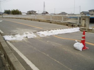 那珂湊に入る昔の橋です。段差が大きすぎて封鎖中。
