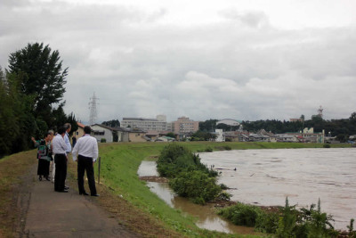 川面が三倍になった那珂川